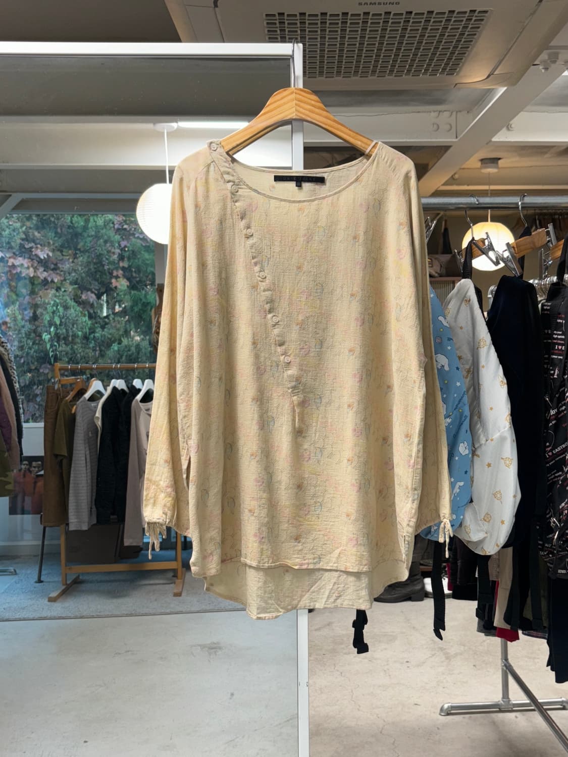 언스퀴키 비대칭 블라우스  상품이미지1