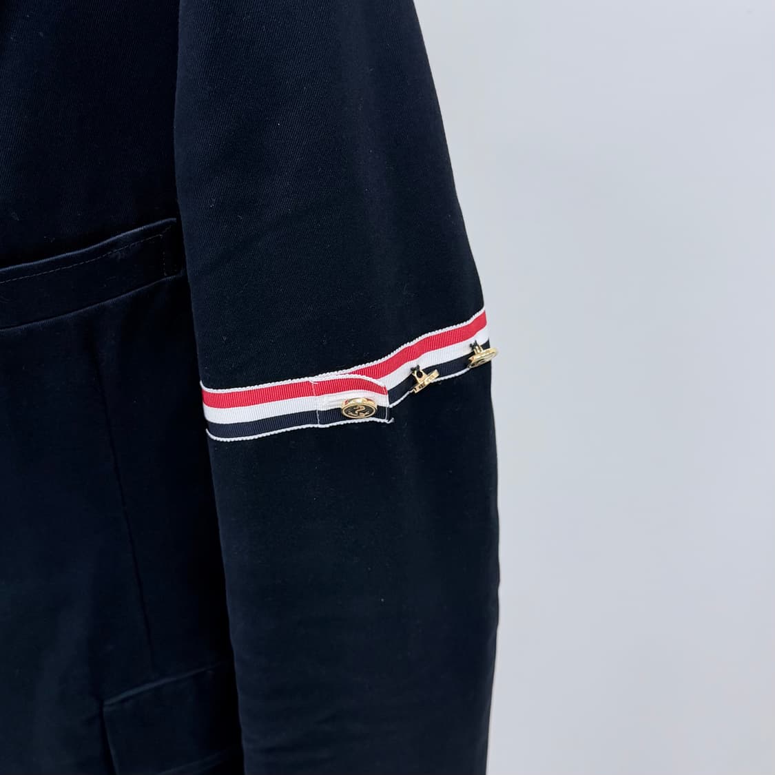 [S+급/4] 톰브라운 암밴드 금장 블레이저 자켓 정장 네이비 상품이미지2