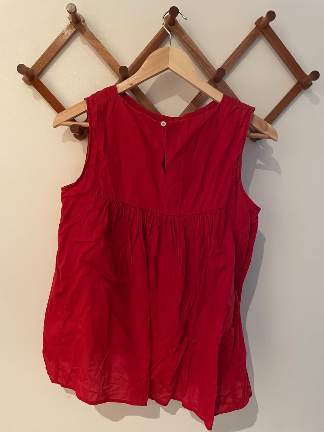Uniqlo Embroidery Sleeveless 상품이미지2