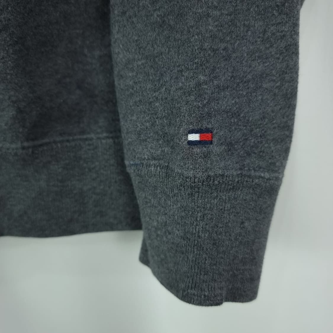 [타미힐피거] 하프집업 반집업 맨투맨 챠콜 M19923 상품이미지10