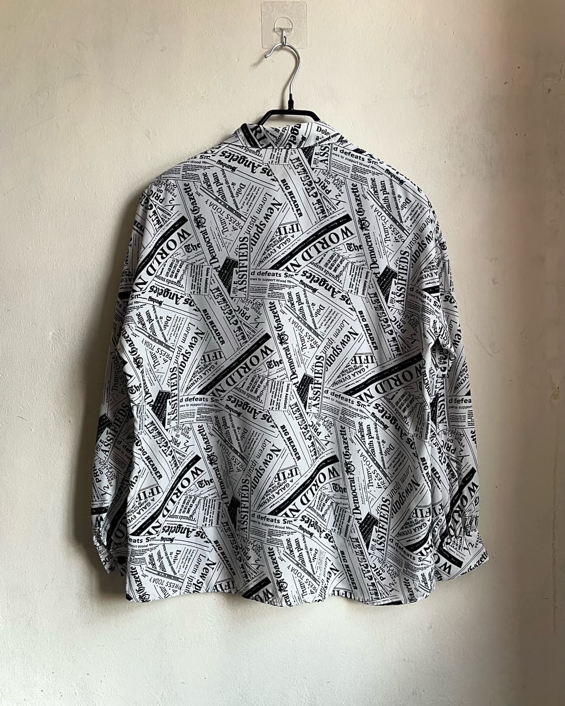 90-00s Switch me Newspaper Pattern Shirt 상품이미지7