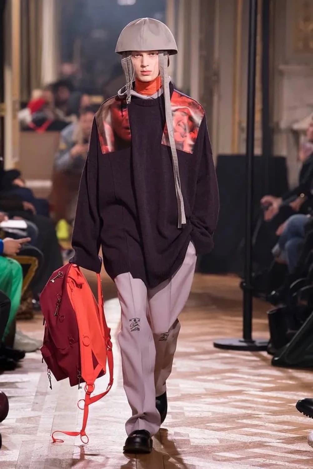 이스트팩 X 라프시몬스 패디드 루프링 백팩 가방 버건디 레드 상품이미지4