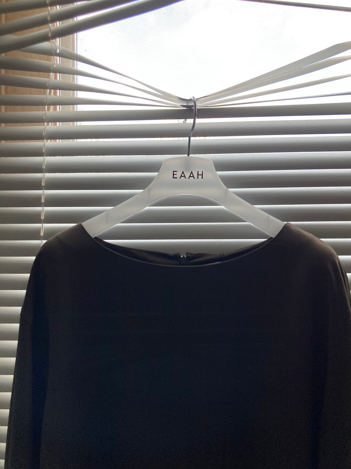 Eaah Cupro Blouse – Khaki 상품이미지4