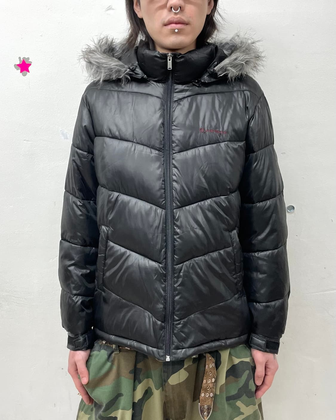 Glossy Retro Black Padded  상품이미지1