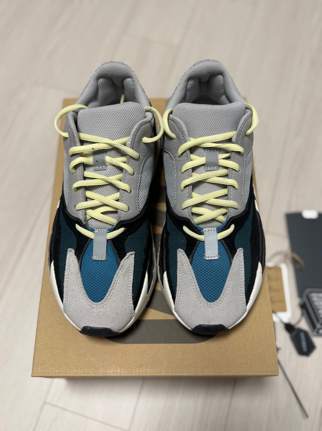 이지부스트700 웨이브러너 265 상품이미지1