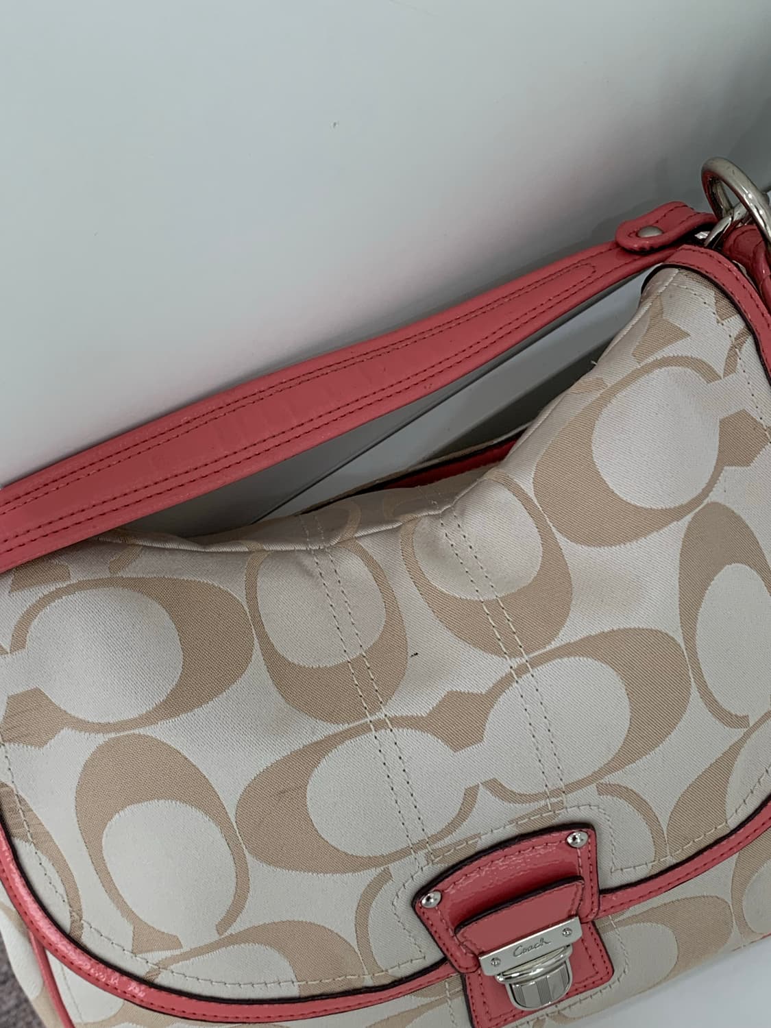 💗 Coach 히메갸루 핑크 아이보리 버클 숄더백 상품이미지8