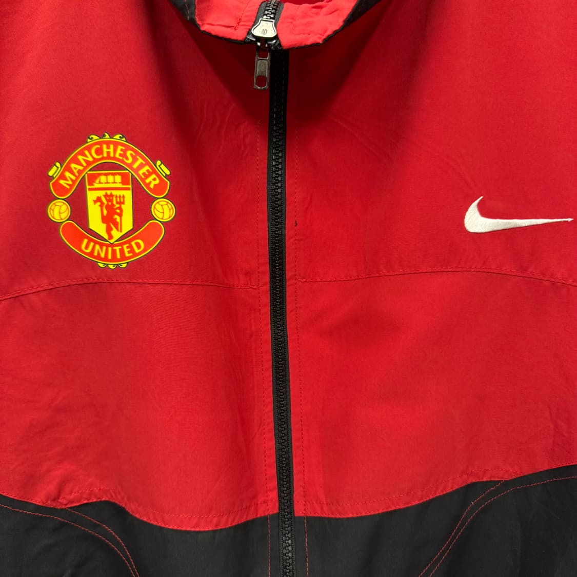 00s 나이키 올드스쿨 바람막이 맨체스터 유나이티드 로고 레드 블랙 상품이미지5