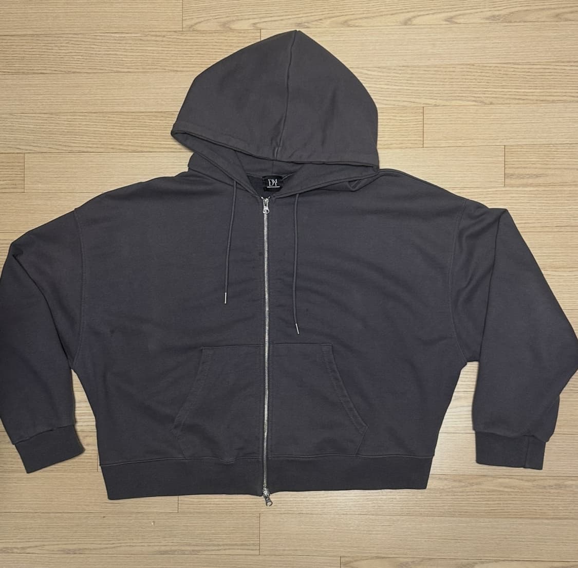 (free사이즈)디에스엠티 시그니처 크롭 후드집업 차콜 상품이미지2