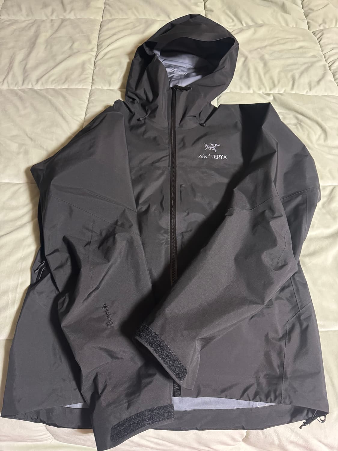 아크테릭스 베타 AR 스톰 후드 블랙 M 판매합니다. 상품이미지1