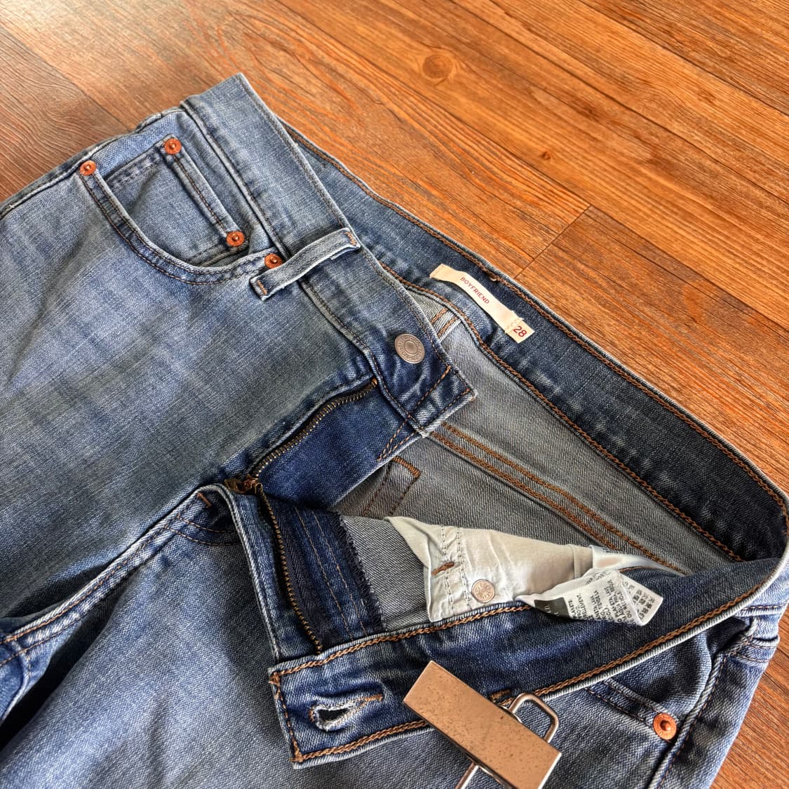 리바이스 28 보이프렌드 청바지 스판 데님 연청 레드탭 상품이미지6