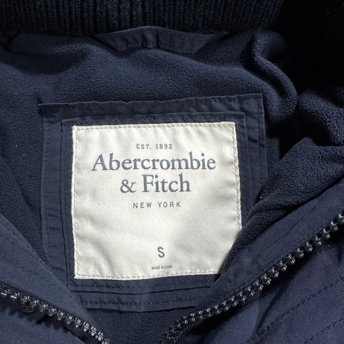 아베크롬비 네이비 후드 패딩 점퍼 상품이미지9