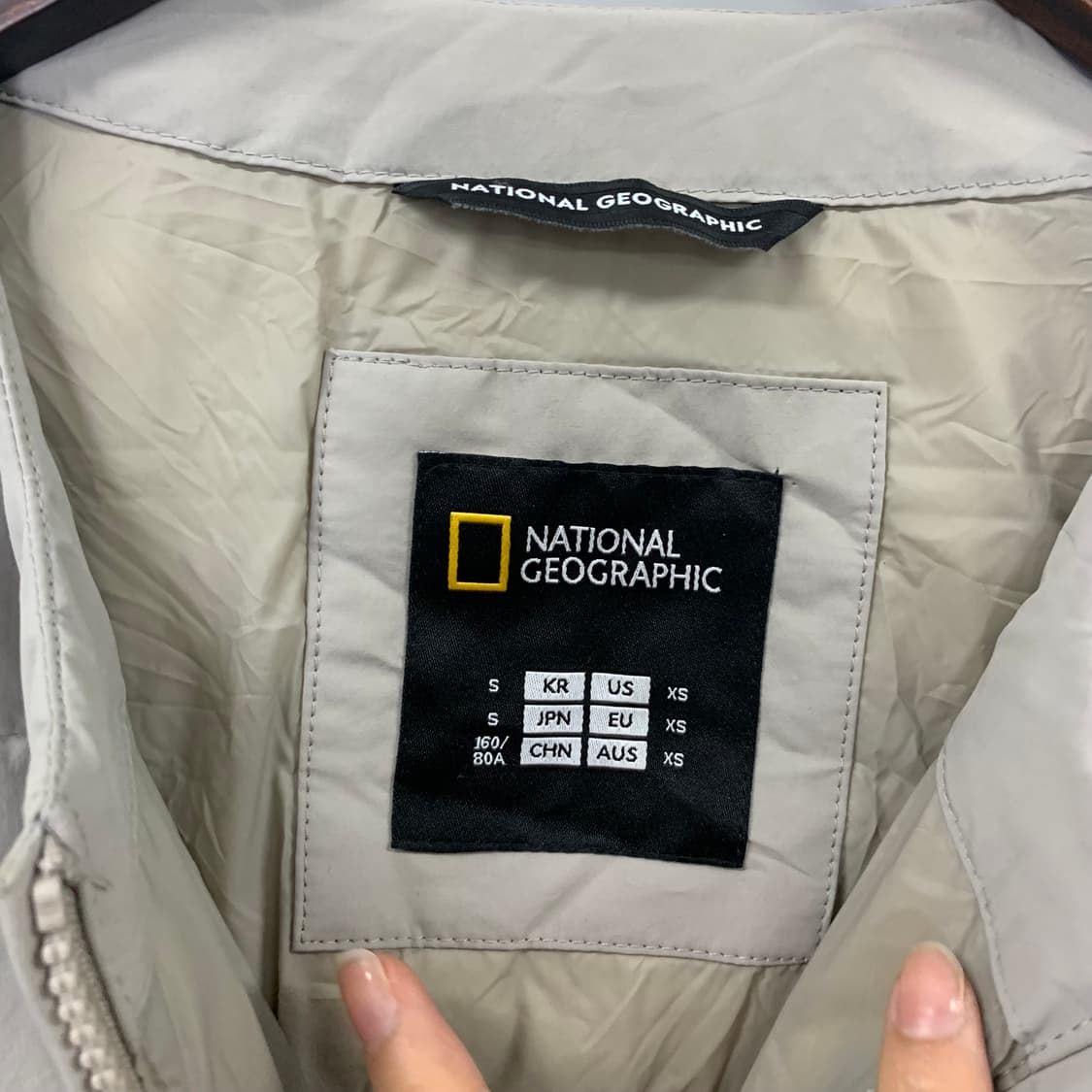 내셔널지오그래픽 와펜 베이지 경량 패딩 상품이미지8