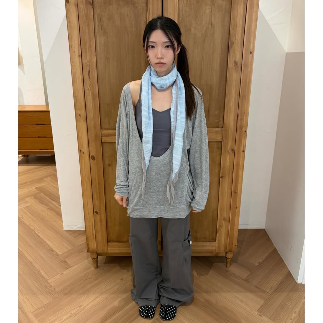 체메씨 루즈 딥 넥 롱슬리브 멜란지 그레이 티셔츠 상품이미지2