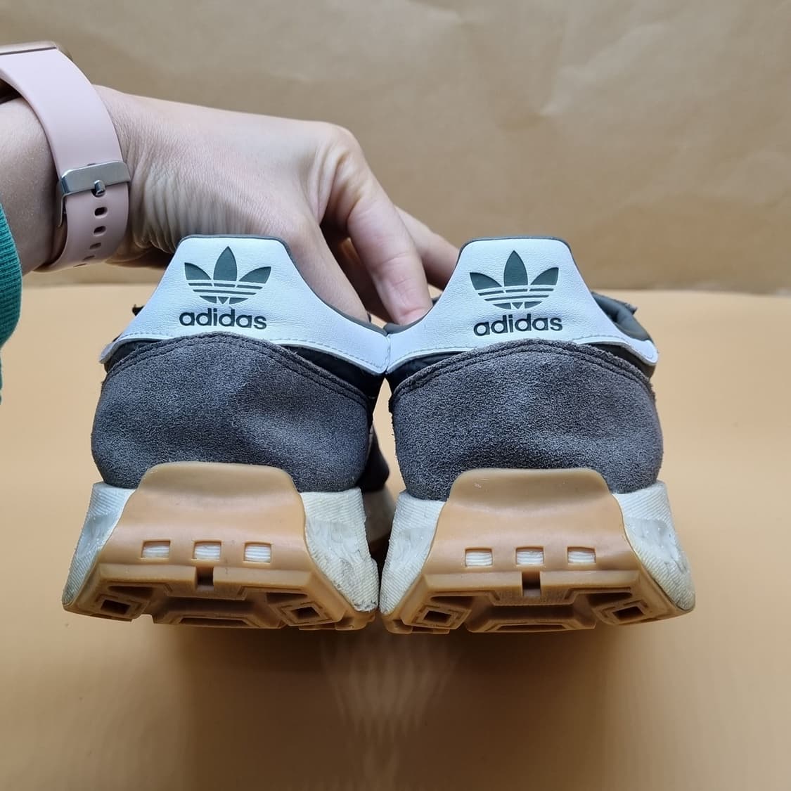 아디다스 레트로피e5 카키. 남성운동화270. 상품이미지4