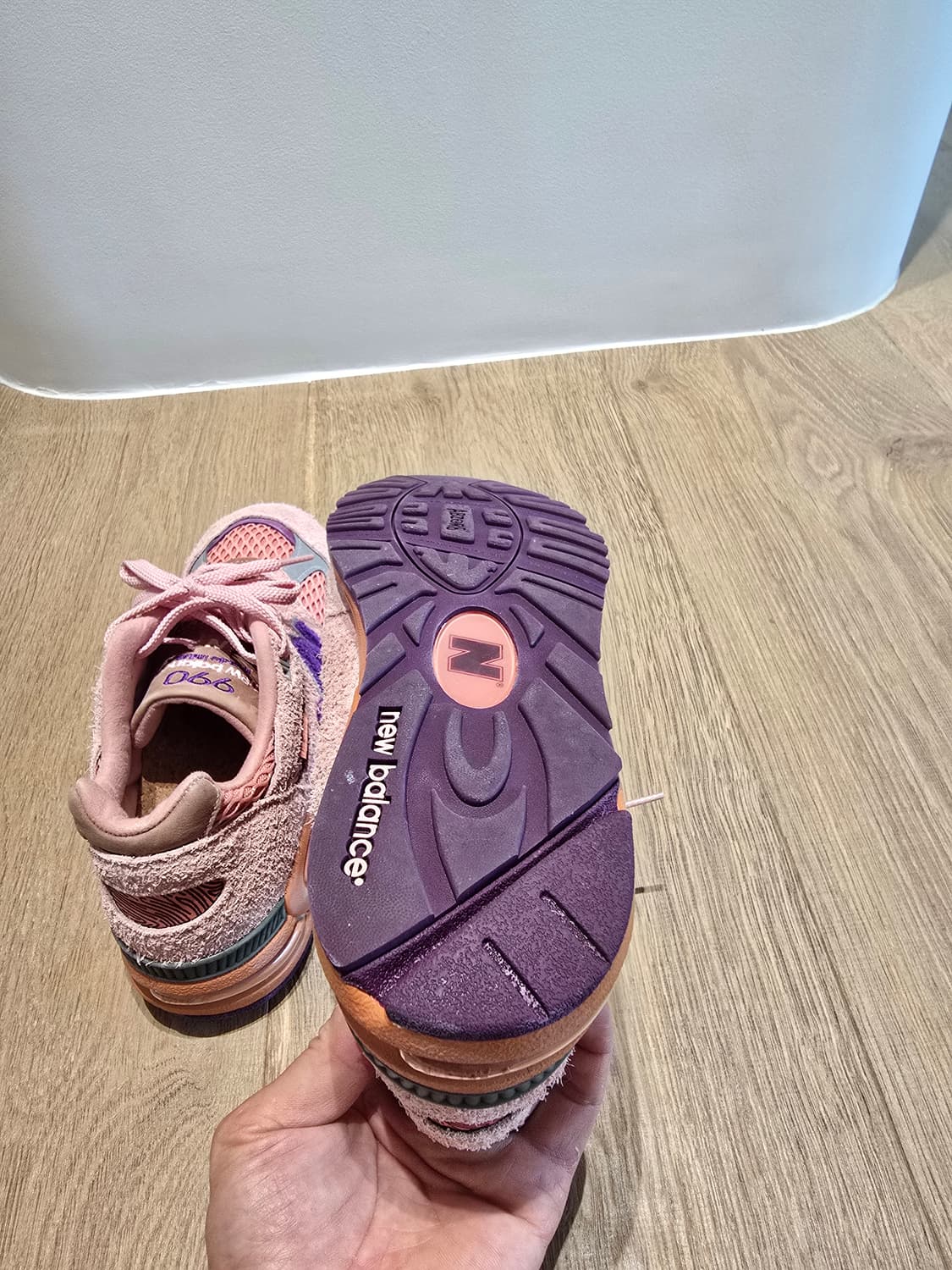 뉴발란스 990v2 살레헤 벰버리 265사이즈입니다. 상품이미지8
