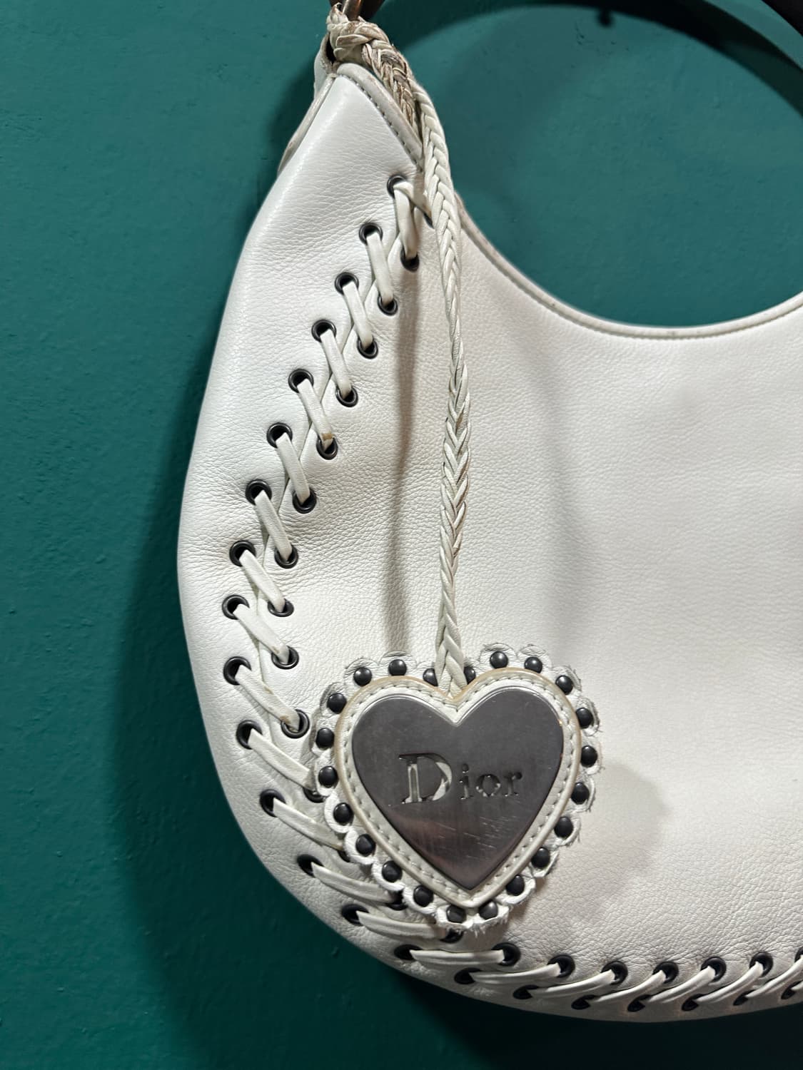 디올 화이트 레이스업 호보백 상품이미지4