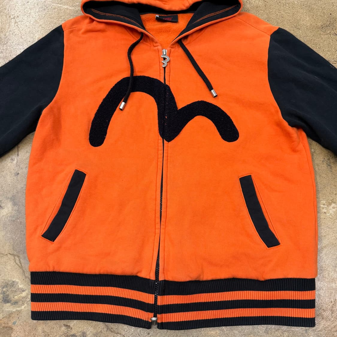 에비수 오렌지 배색 백로고 후드집업 상품이미지3