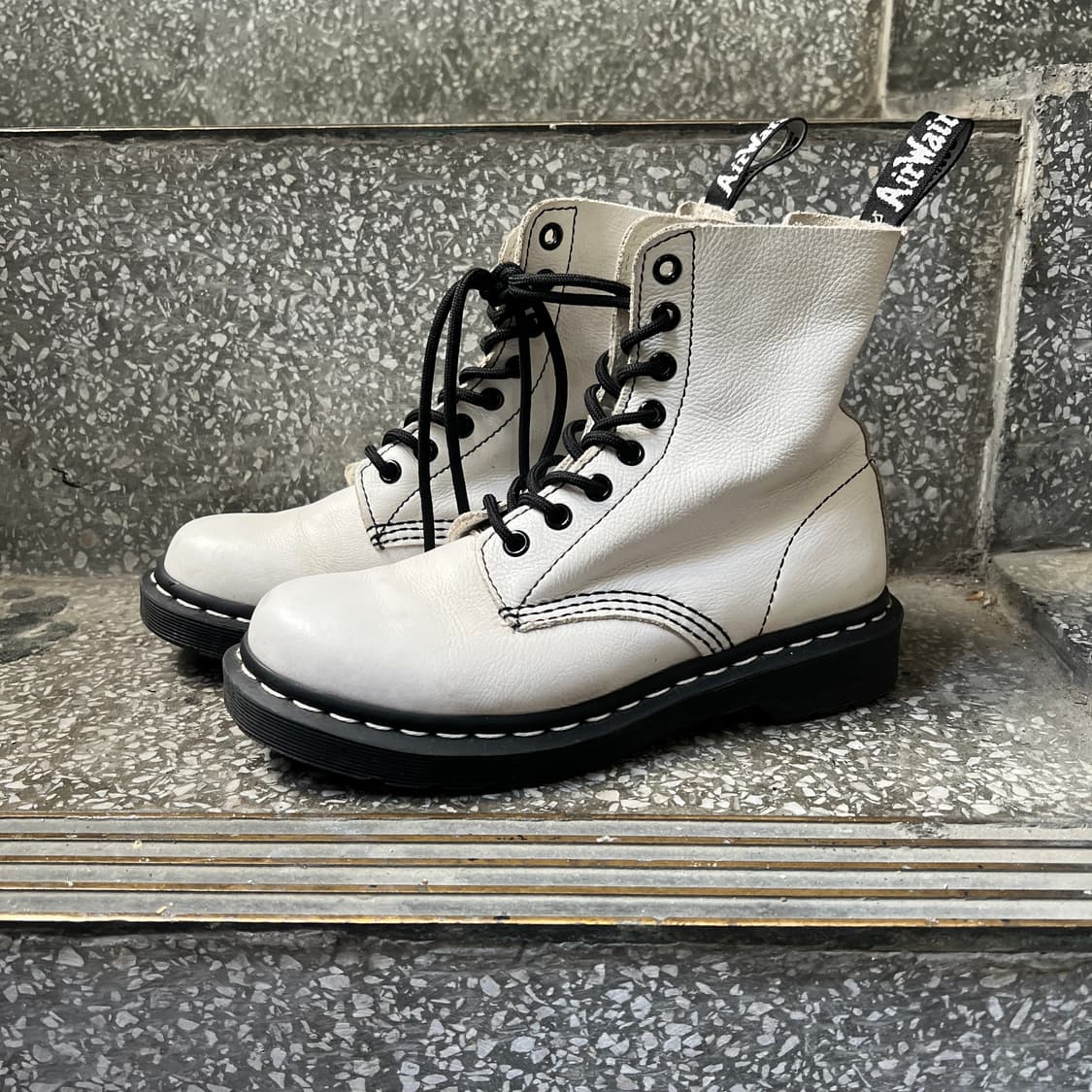 닥터마틴 1460 파스칼 화이트 부츠 상품이미지2