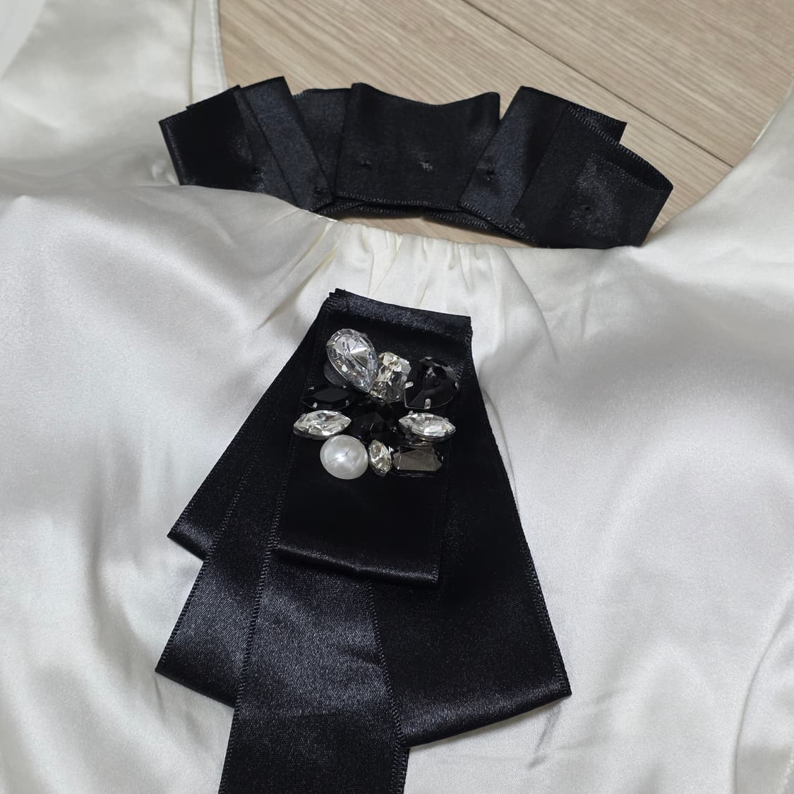 유럽빈티지)공겜여주st 새틴쉬폰 블랙브로치 로맨틱 고딕로리타 블라우스 상품이미지4