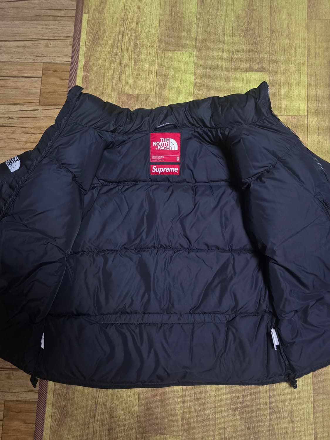 슈프림 x 노스페이스 눕시 개눕시 자켓 블랙 24FW 상품이미지3