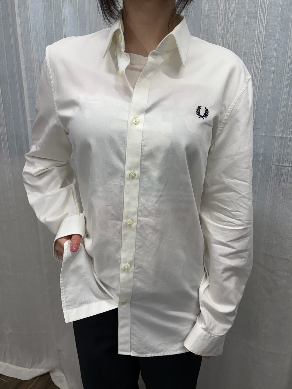 Fred Perry 프레드페리 로렐 자수 화이트 셔츠 상품이미지1
