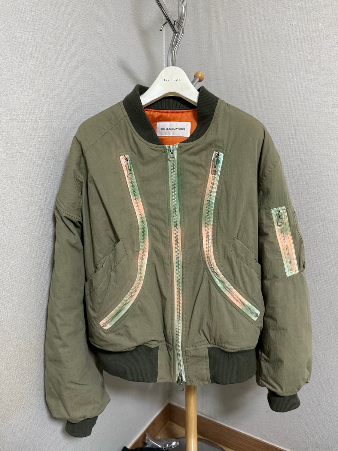 더뮤지엄비지터 MA-1 상품이미지1