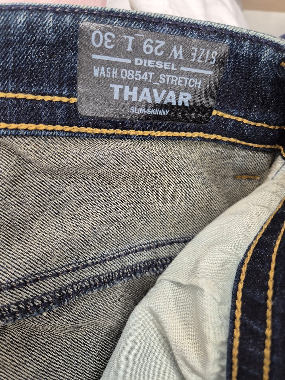 디젤 THAVAR 슬림 스키니 청바지입니다
워싱과 데미지 디테일이 멋스러 상품이미지7