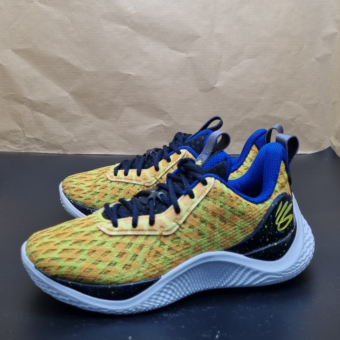 언더아머 커리 플로우10. 농구화245 상품이미지1