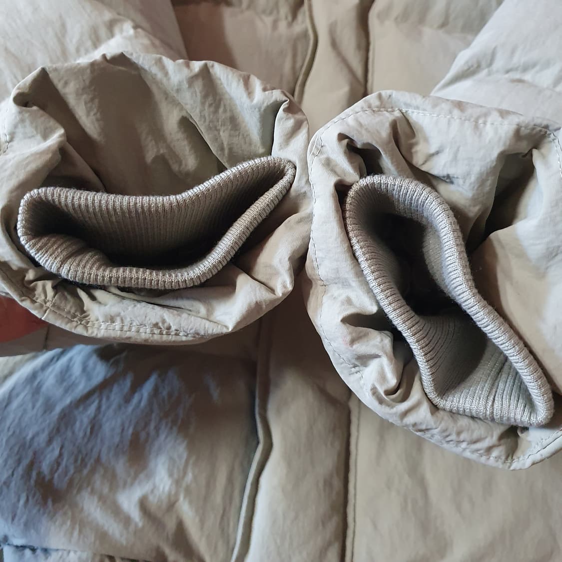 xs 던스트 유니섹스 후디드 볼륨 구스다운 패딩 자켓 베이지 상품이미지9