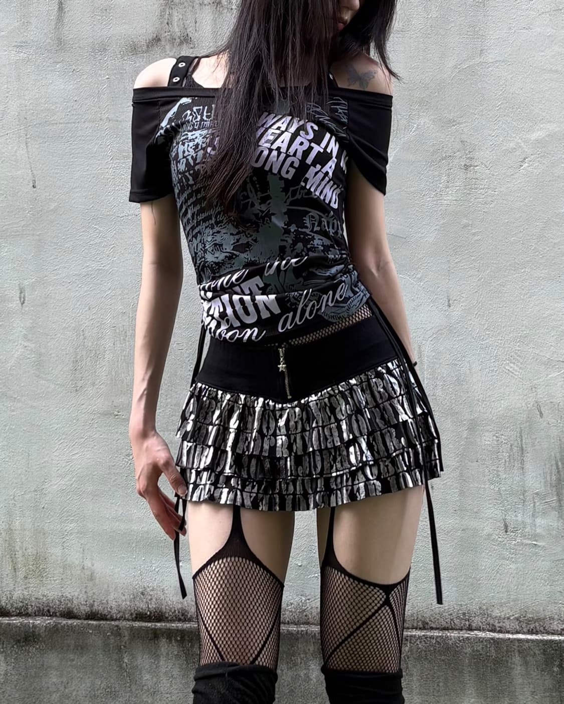 00‘s Punk Off-shoulder lettering top 상품이미지2