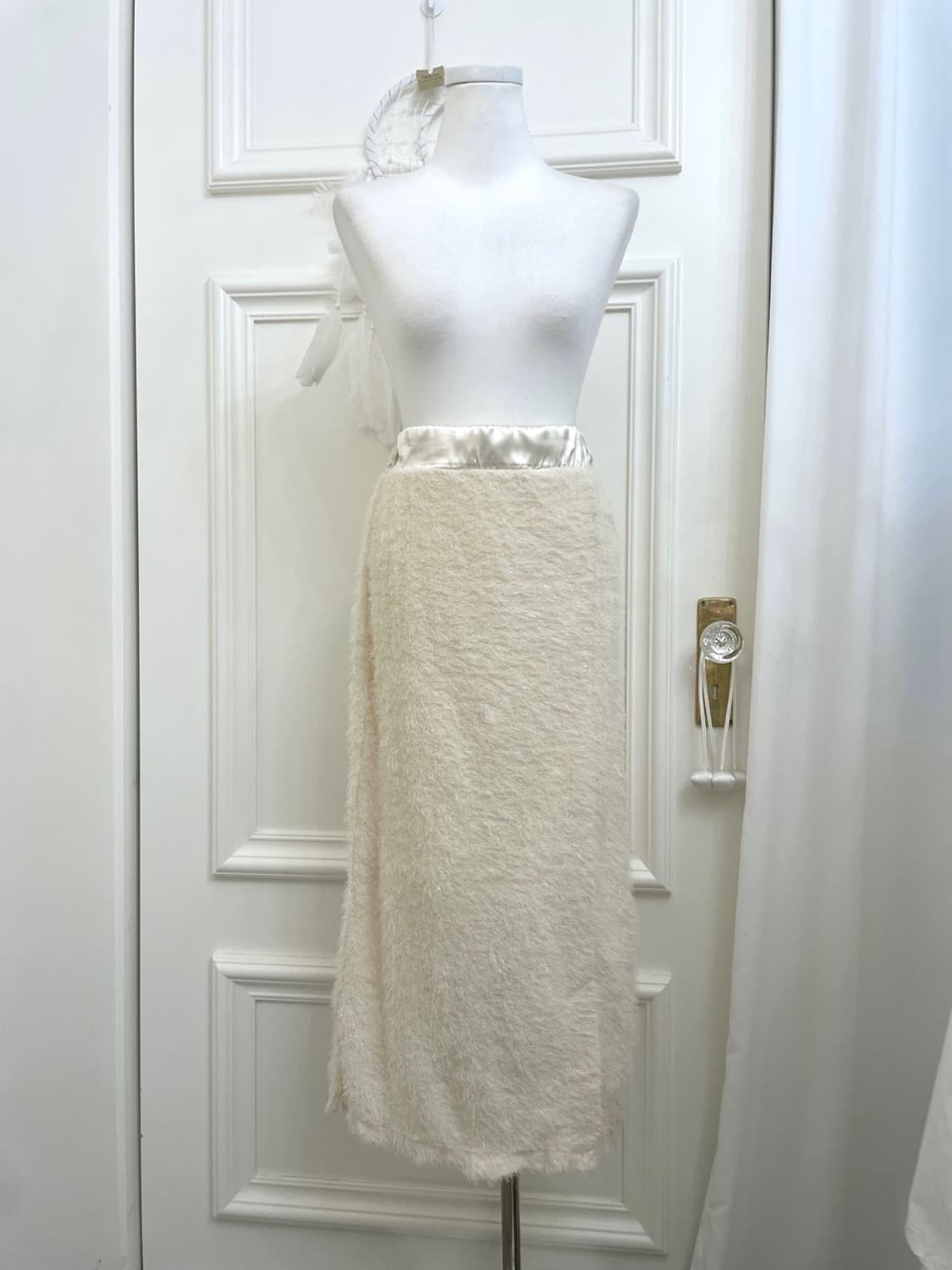 ivory fur glitter slit point long bandin 상품이미지1