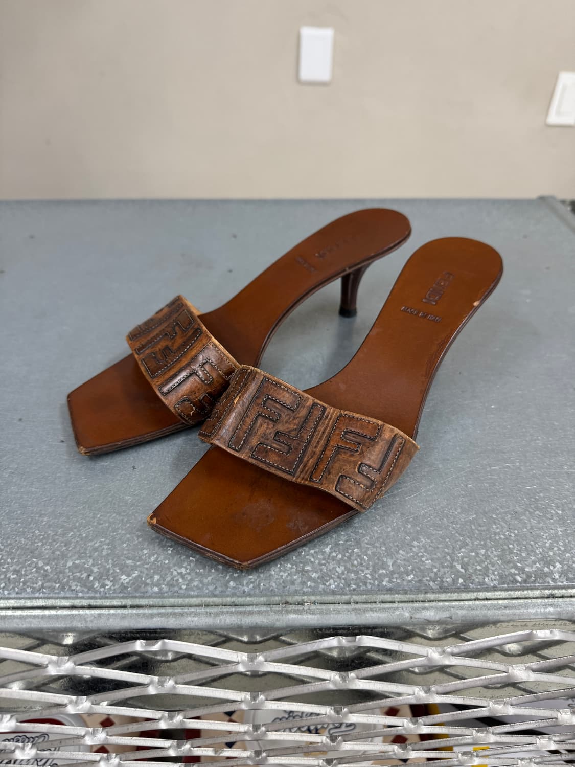 펜디 브라운 가죽 뮬 힐 36.5 상품이미지2