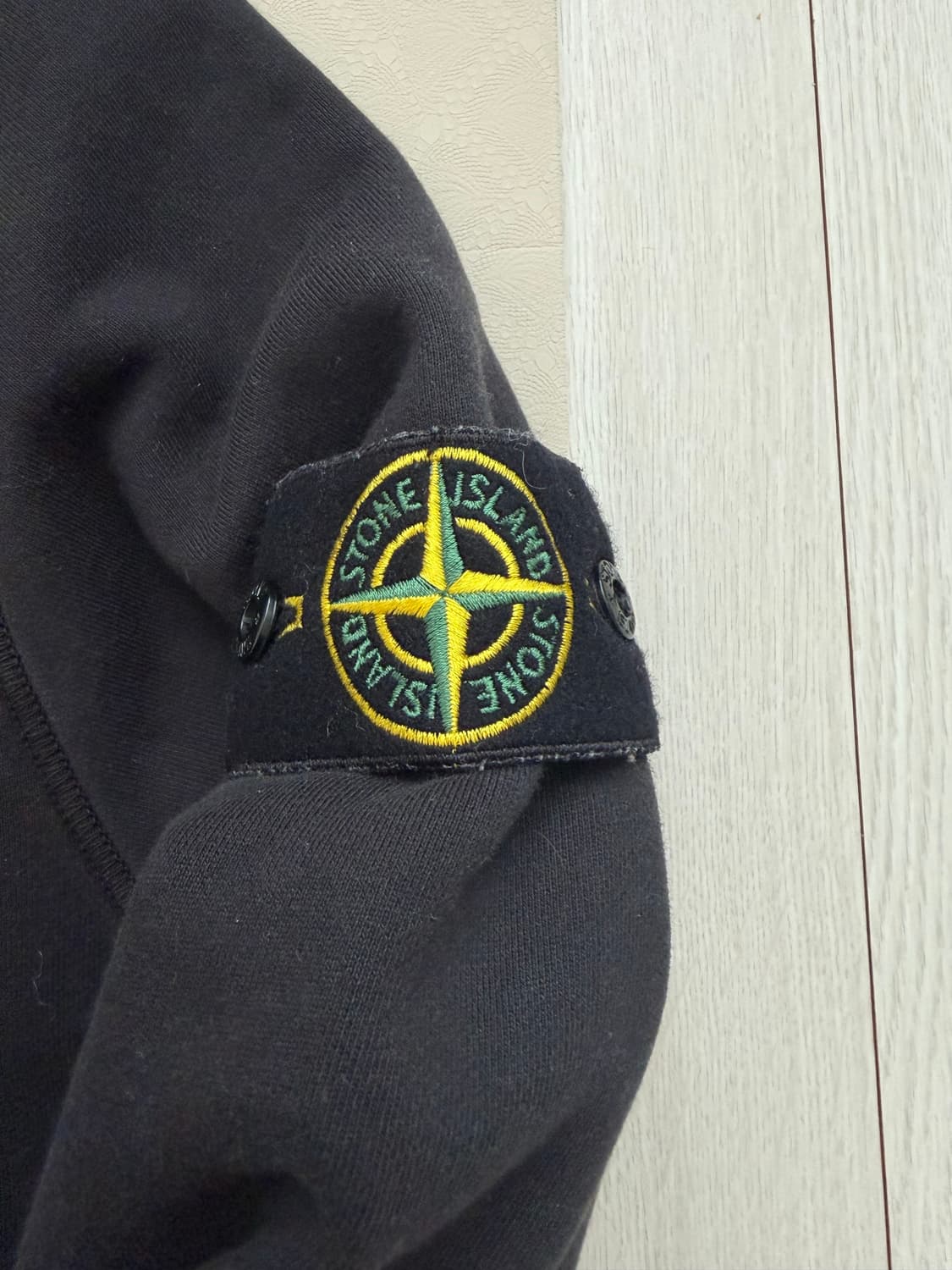 신형/새상품급 스톤아일랜드 맨투맨 블랙 L 상품이미지2