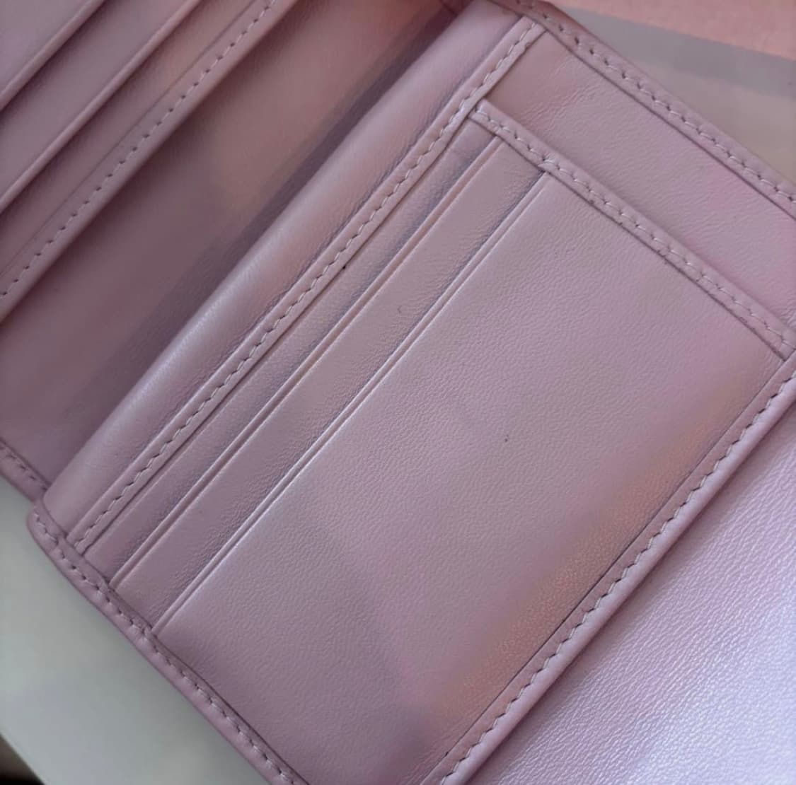 미우미우 마틀라쎄 반지갑 상품이미지3