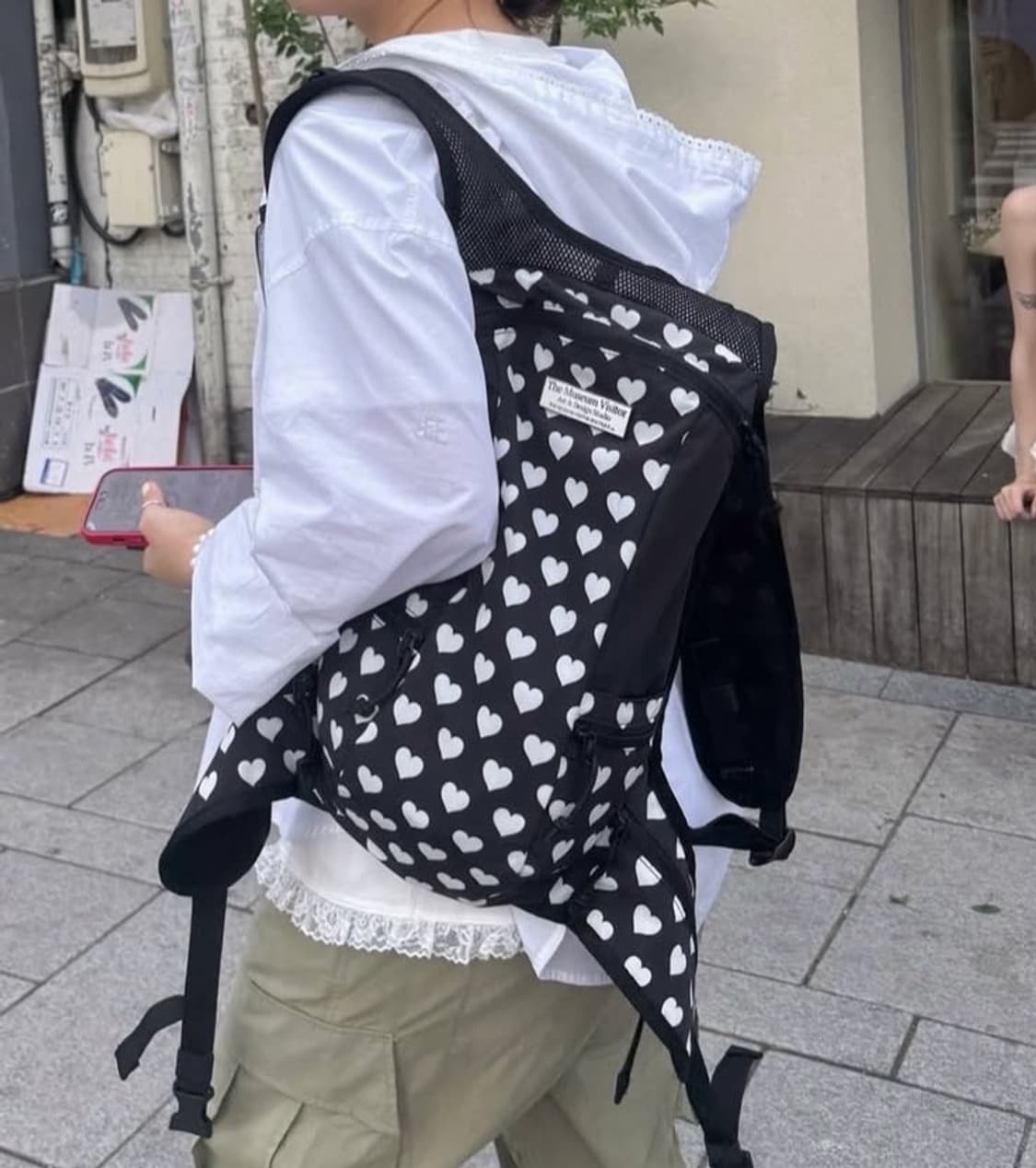 더뮤지엄비지터 하트 백팩 블랙 상품이미지1