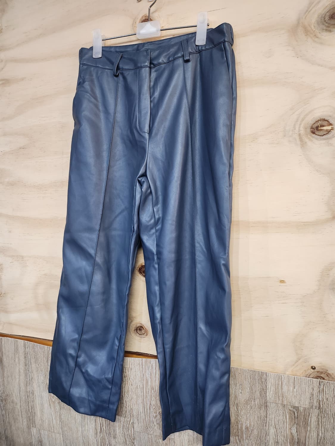 200) A&D 아뜰리에 비건레더 와이드 팬츠 상품이미지3