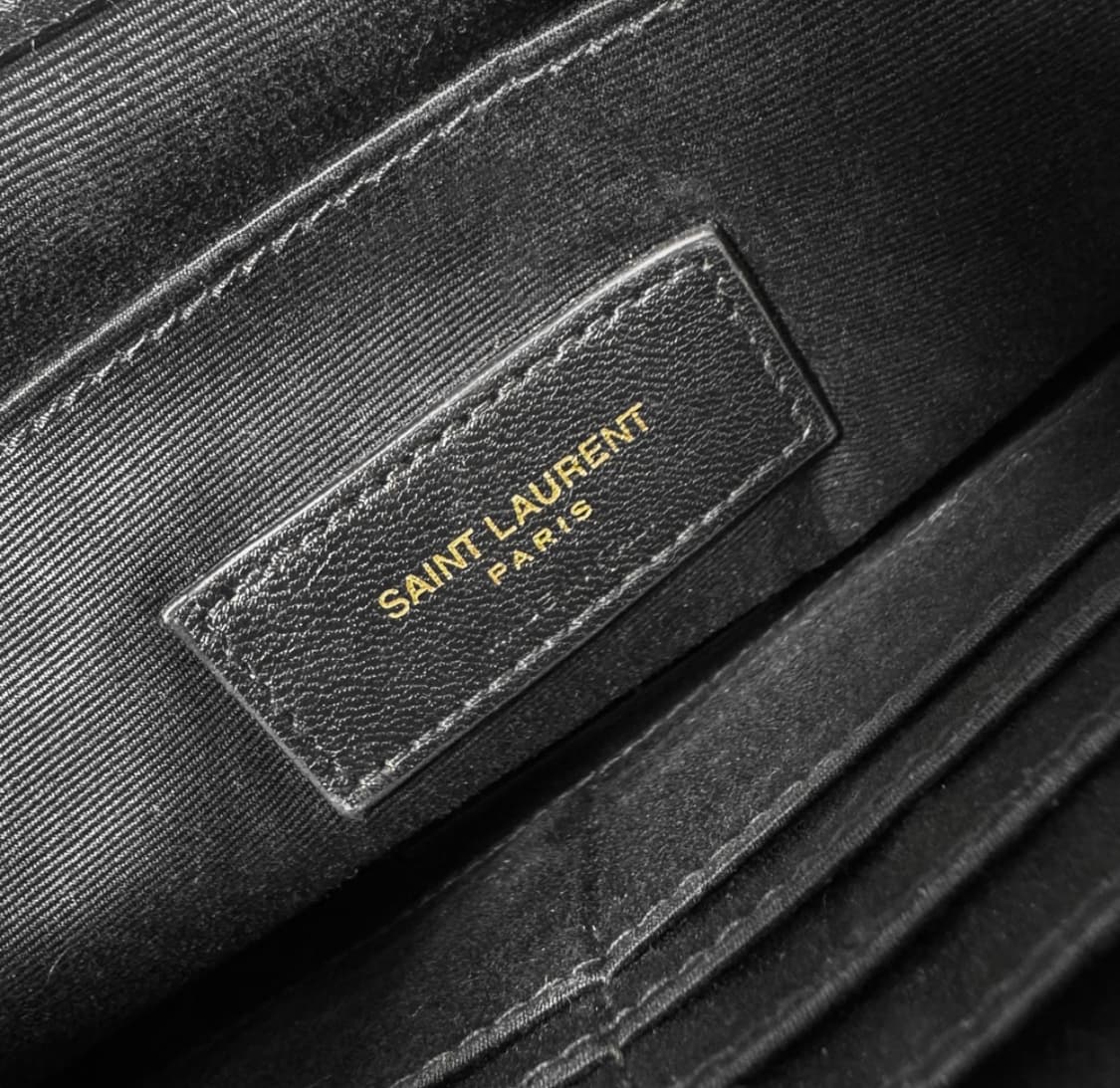 생로랑 카산드라 마틀라세 모노그램 로고 테블릿 파우치 클러치 블랙 금장 상품이미지9