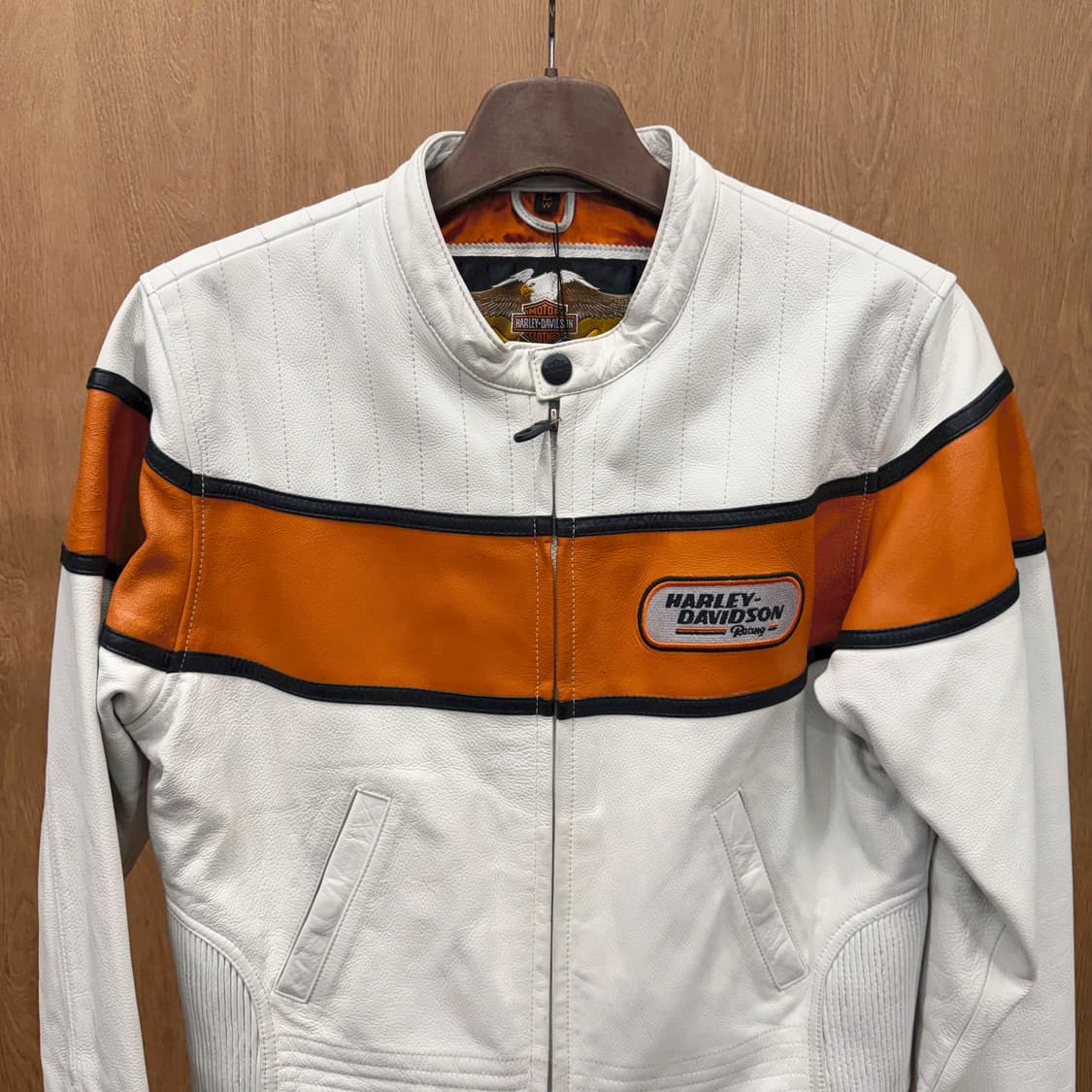 할리데이비슨 라이더 자켓 오렌지 배색 로고 자수 디테일 레귤러핏 아이보리 상품이미지4
