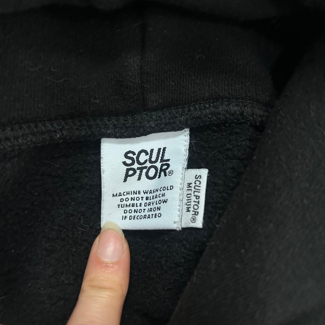 Sculptor 스컬프터 백 로고 블랙 후드티 상품이미지6