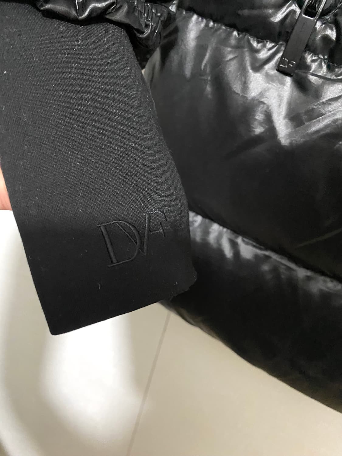 다이앤본포스텐버그 블랙 패딩 상품이미지3