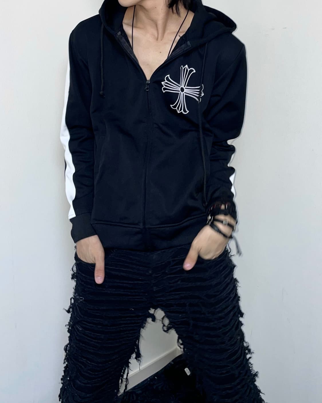 Cross lettering detail hood 상품이미지1