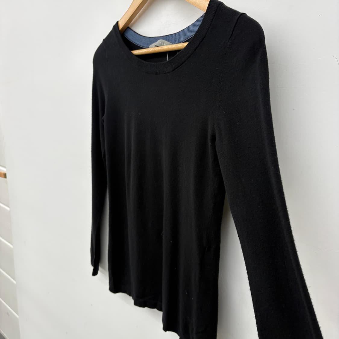 띠어리 블랙 긴팔 티셔츠 여xs 상품이미지3