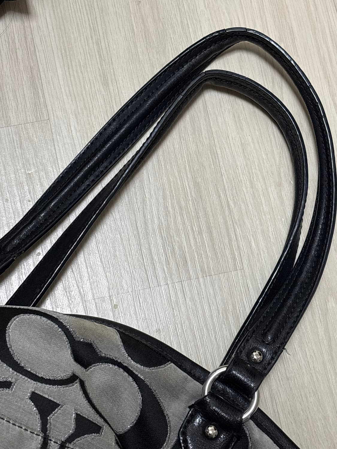 코치 블랙실버 가방 토트백 상품이미지5