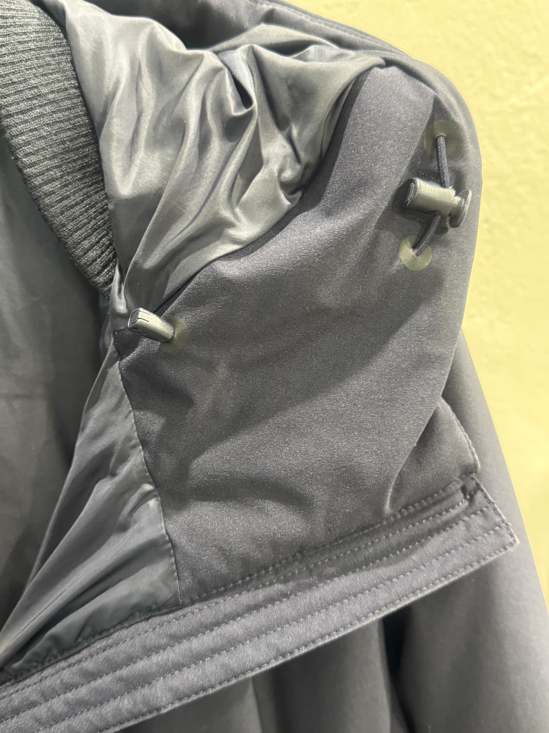 유니클로 심리스 다운 롱패딩 상품이미지3