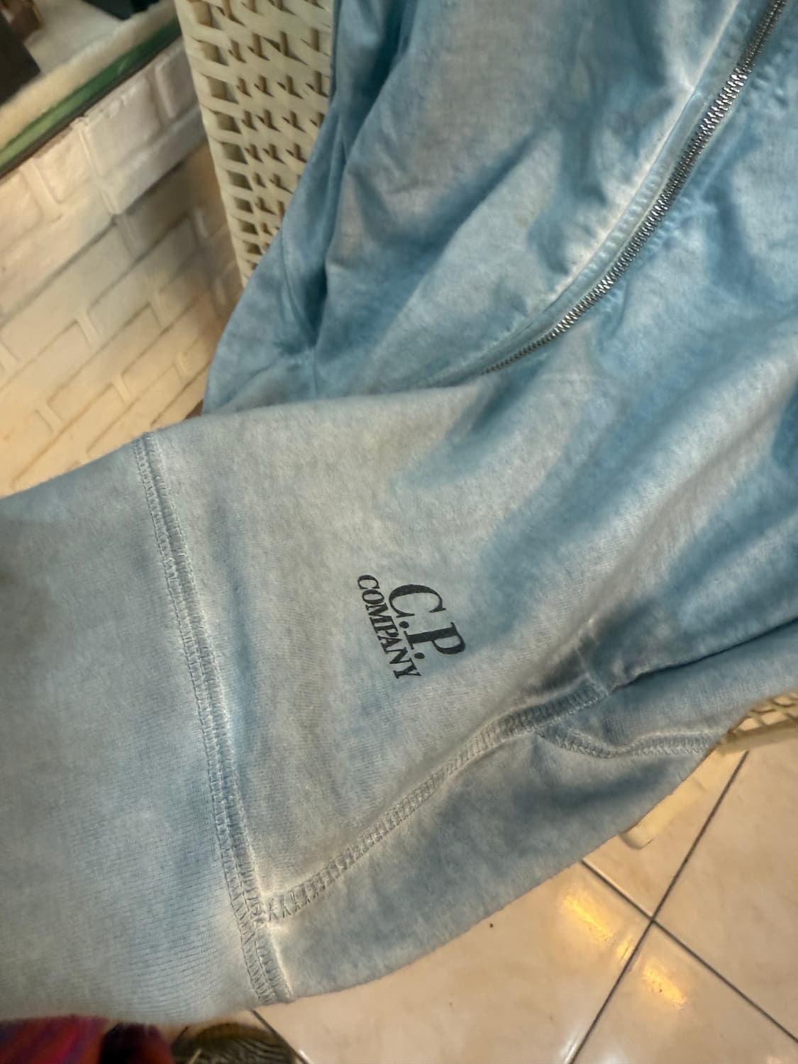 100 정품 cp컴퍼니 집업 팝니다 상품이미지4