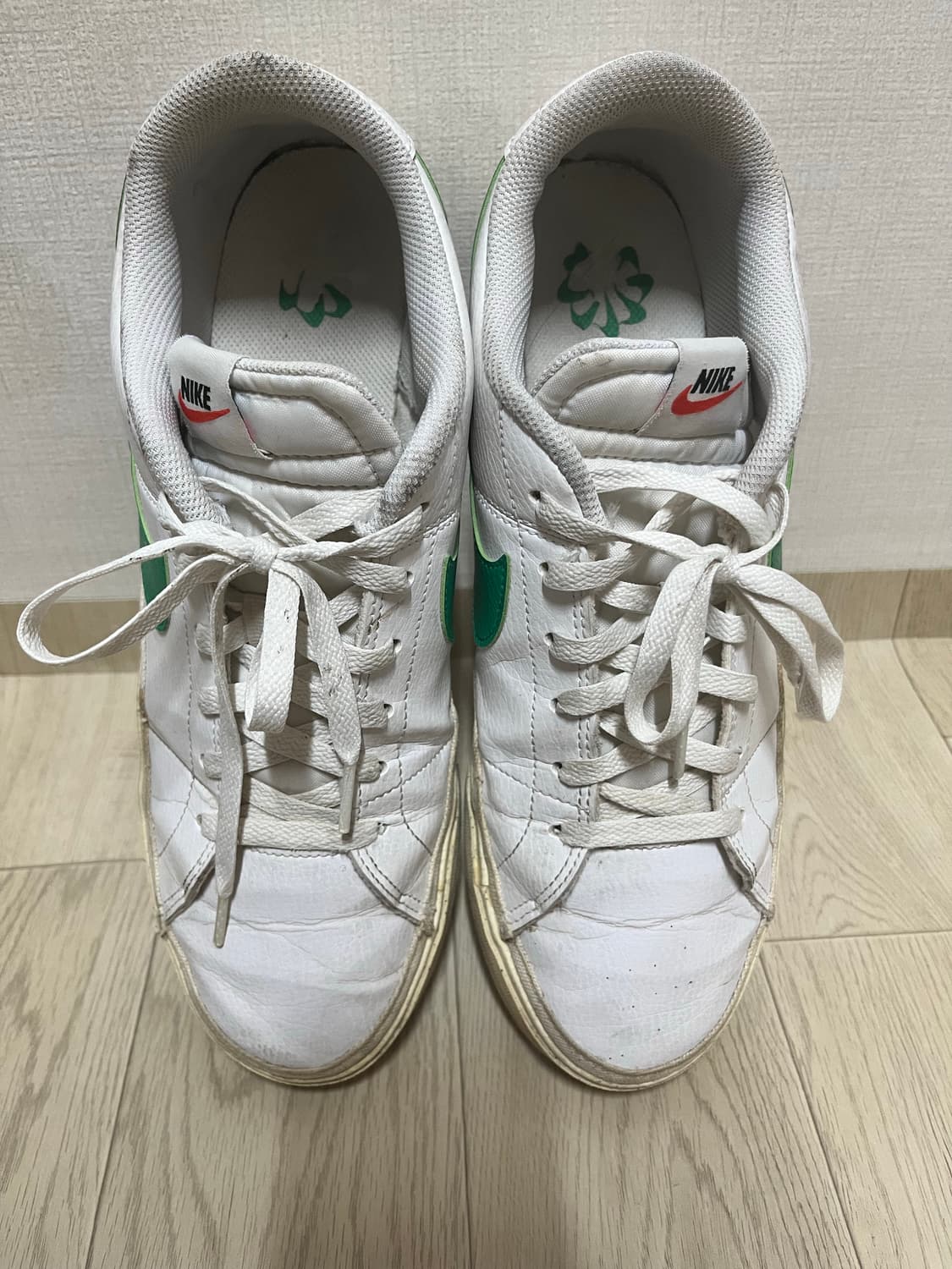 나이키 코트 비전 로우 스니커즈입니다 상품이미지1