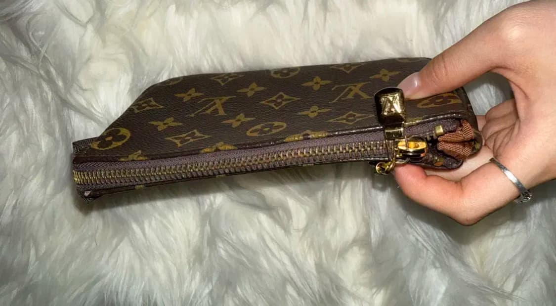 루이비통 악세수아 미니 모노그램 파우치 상품이미지3