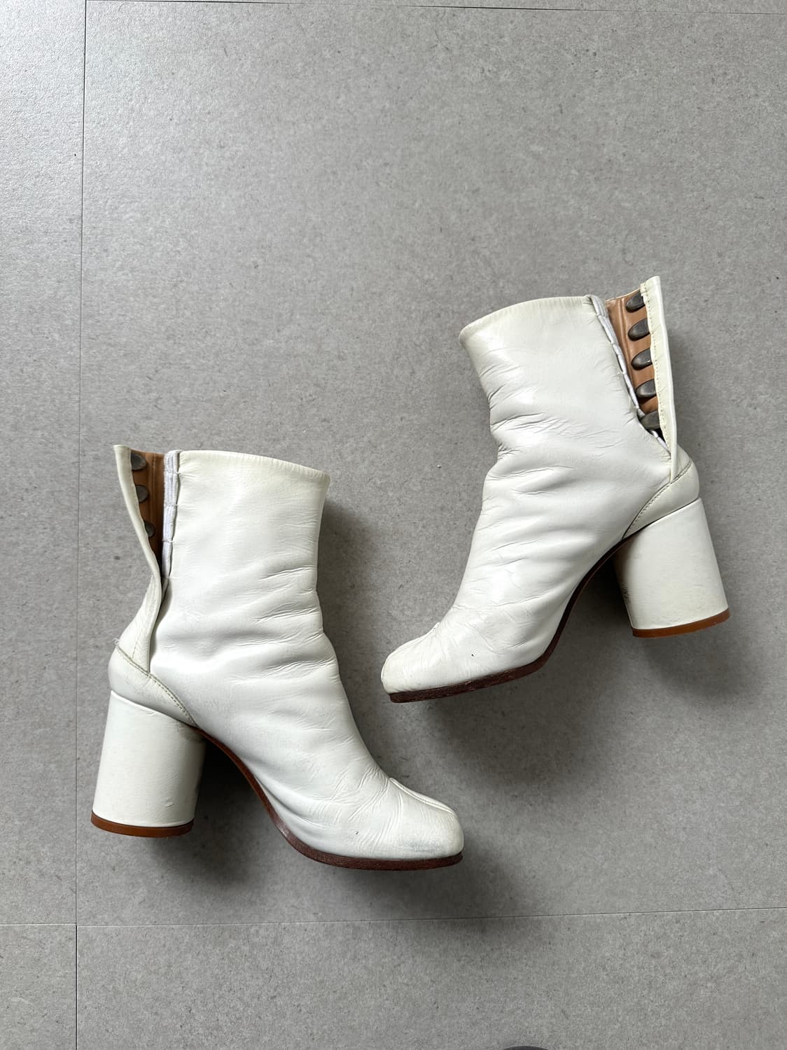 마르지엘라 PVC 코팅 레더 타비부츠 아이보리 상품이미지5