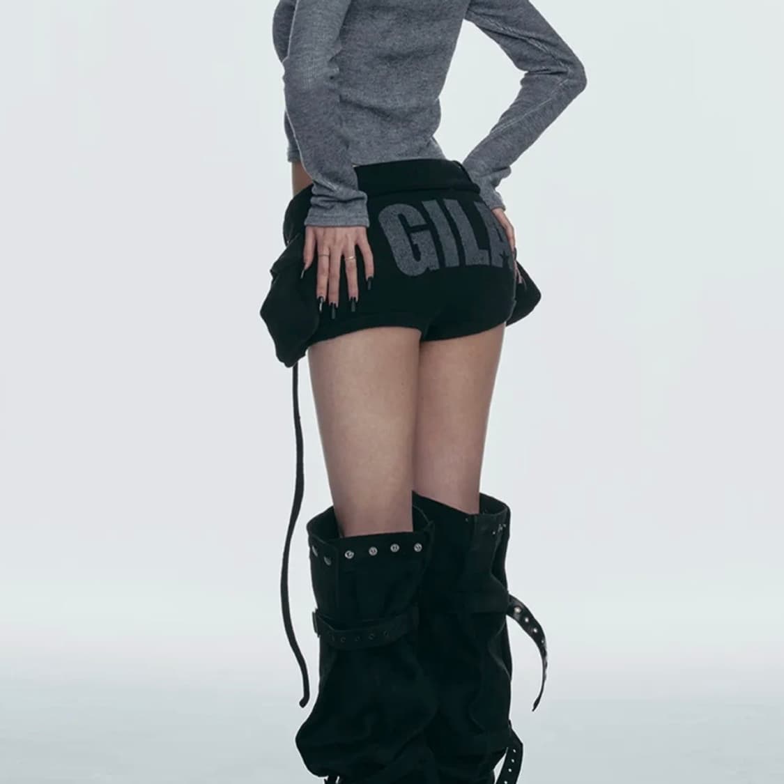 [새상품] 길라아카이브 볼드 로고 포켓 니트 쇼츠 블랙 상품이미지1