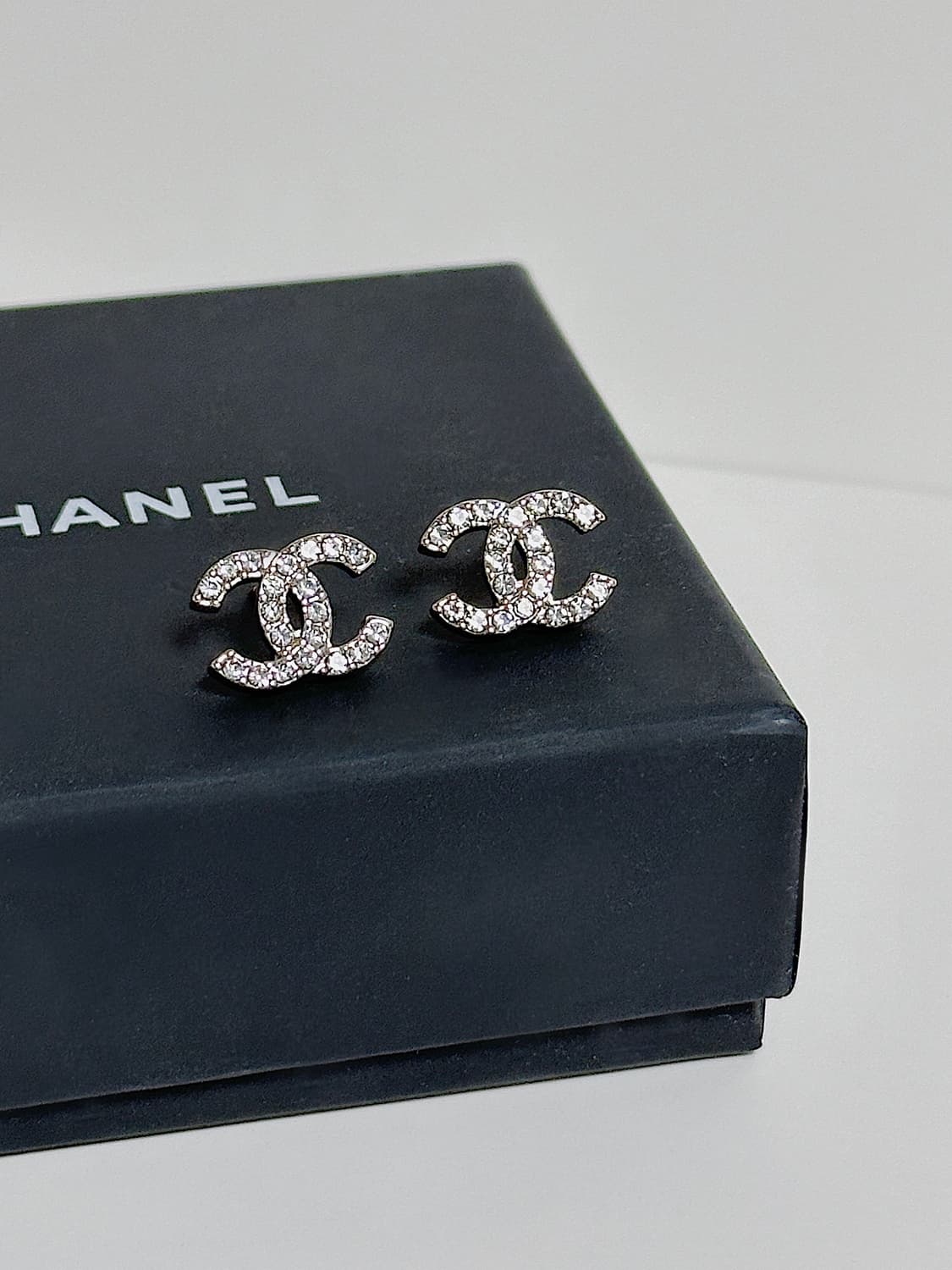샤넬 크리스탈 업사이클링 귀걸이 실버 상품이미지1